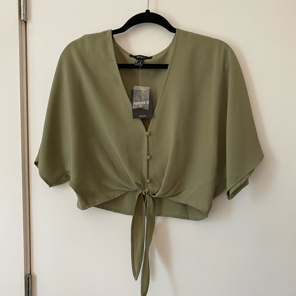 Never worn light crop top